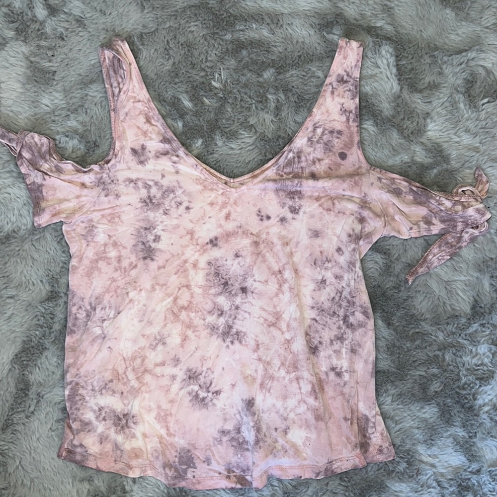 Size S off the shoulder Tee